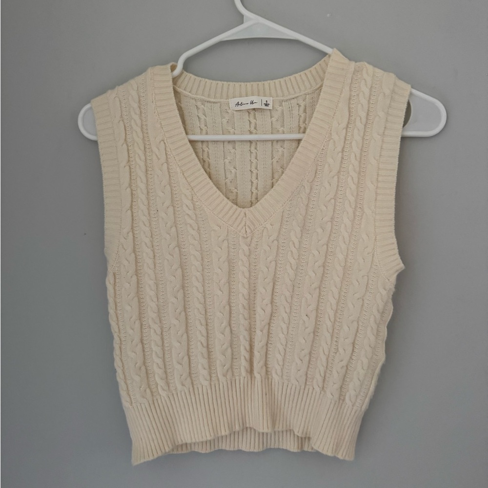 Active USA Ivory Cable Knit Pullover